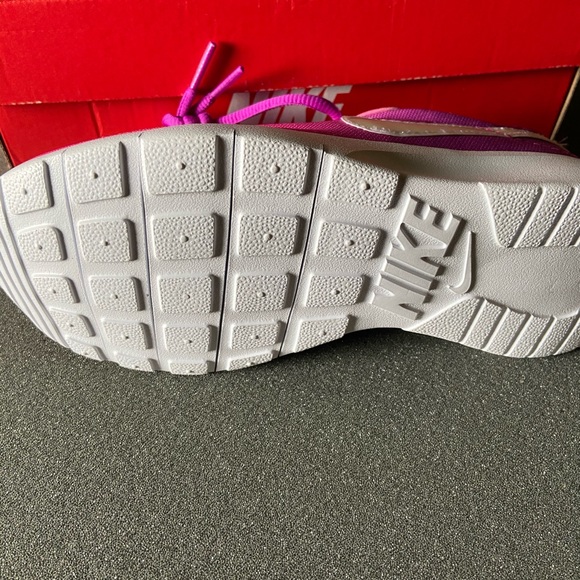 Nike Tajun - Picture 2 of 2